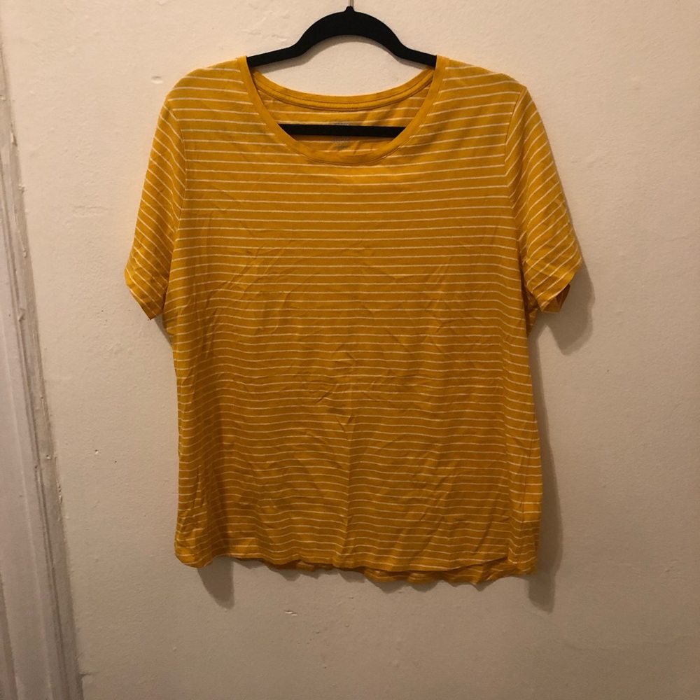 Old Navy T shirt